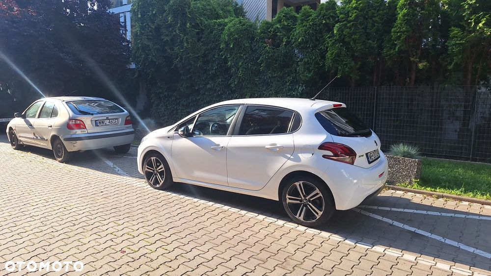 Peugeot 208 PureTech 110 Stop & Start EAT6 Allure - 2