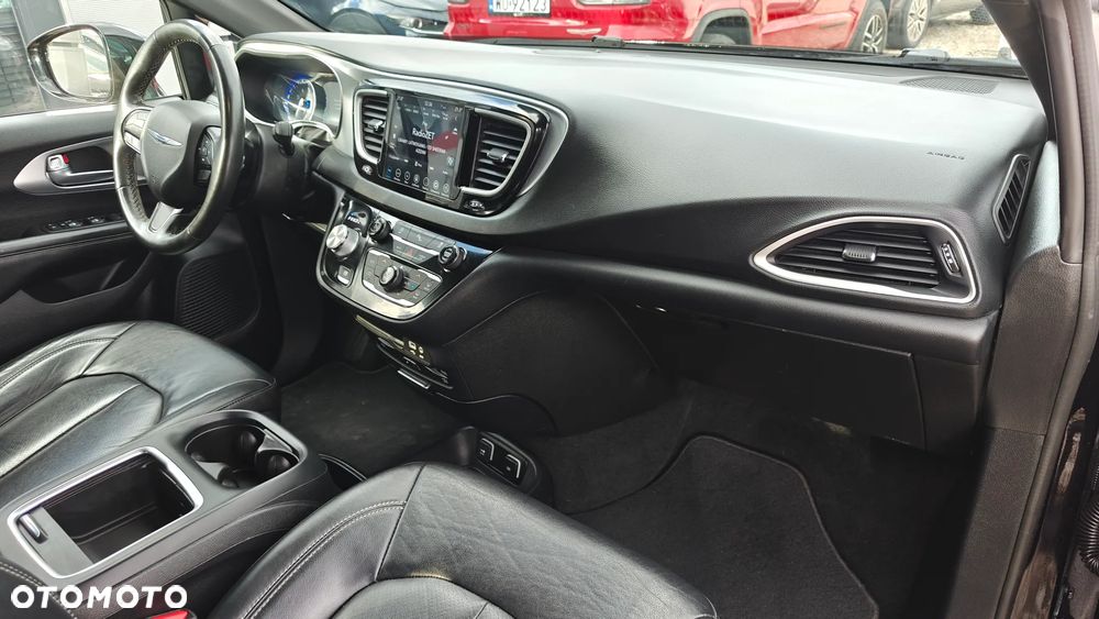 Chrysler Pacifica - 12