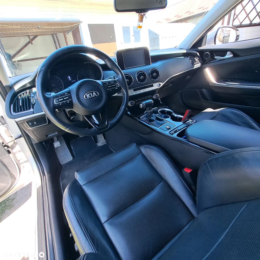 Kia Stinger 2.0 T-GDI GT Line - 6