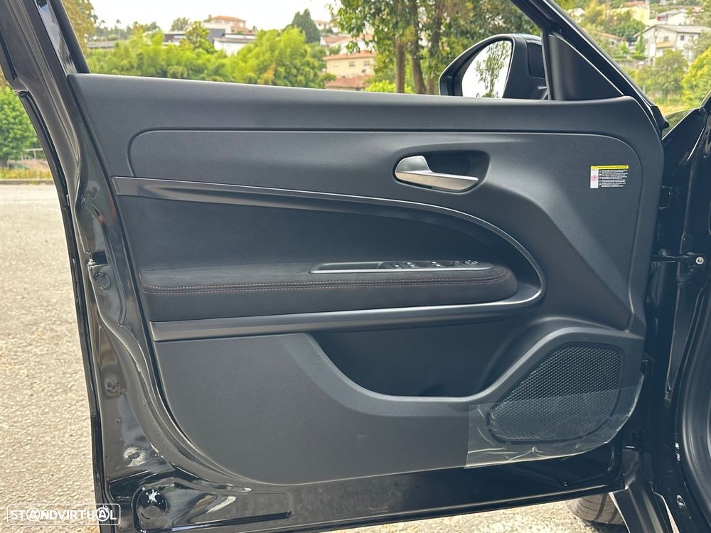 Alfa Romeo Junior 1.2 Q4 eDCT6 - 7