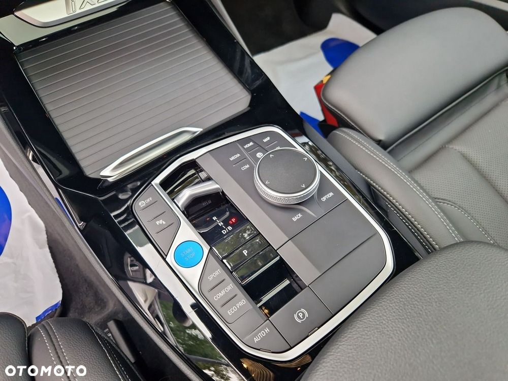 BMW iX3 - 14