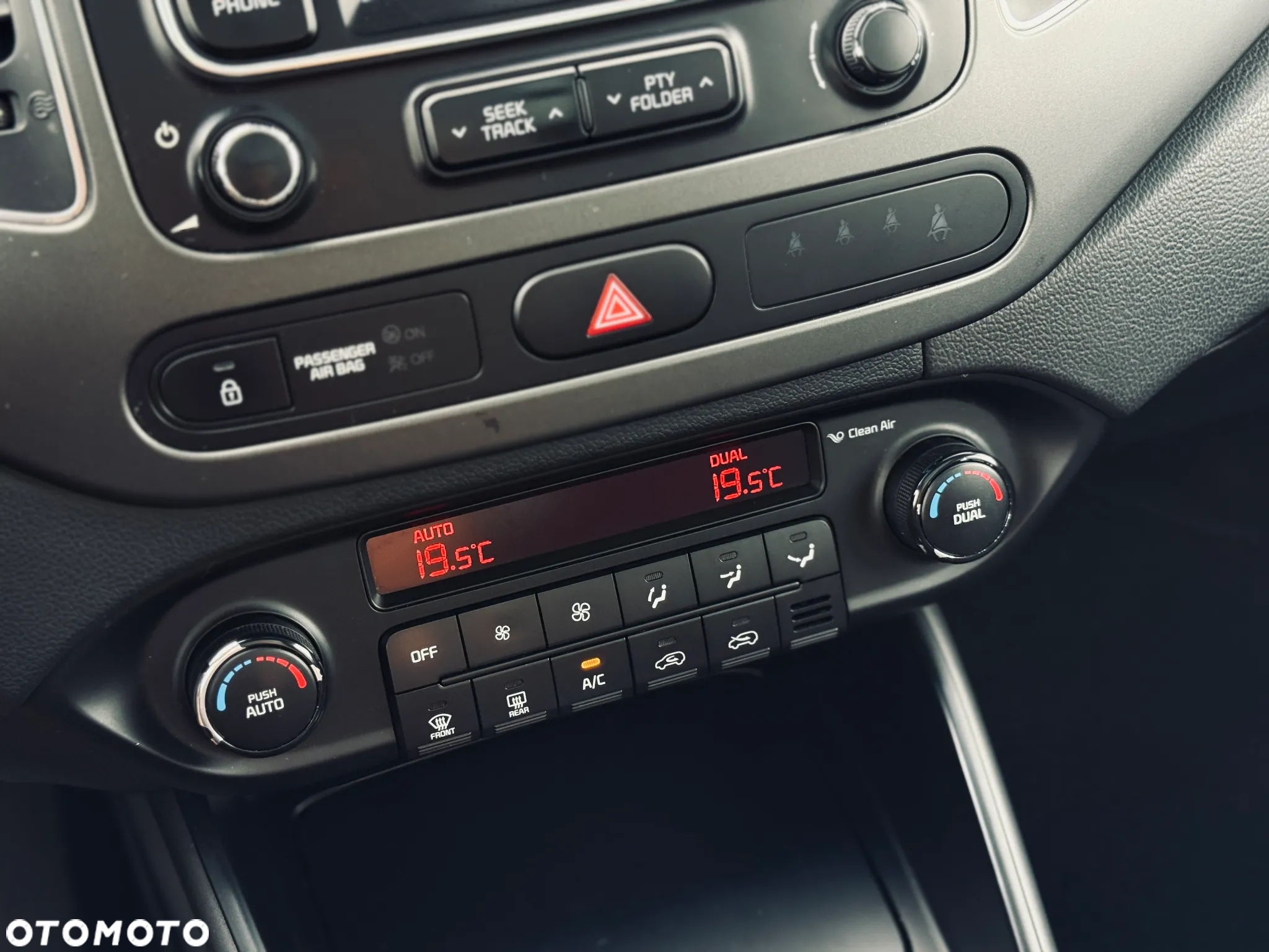 Kia Carens 1.7 CRDi M - 30