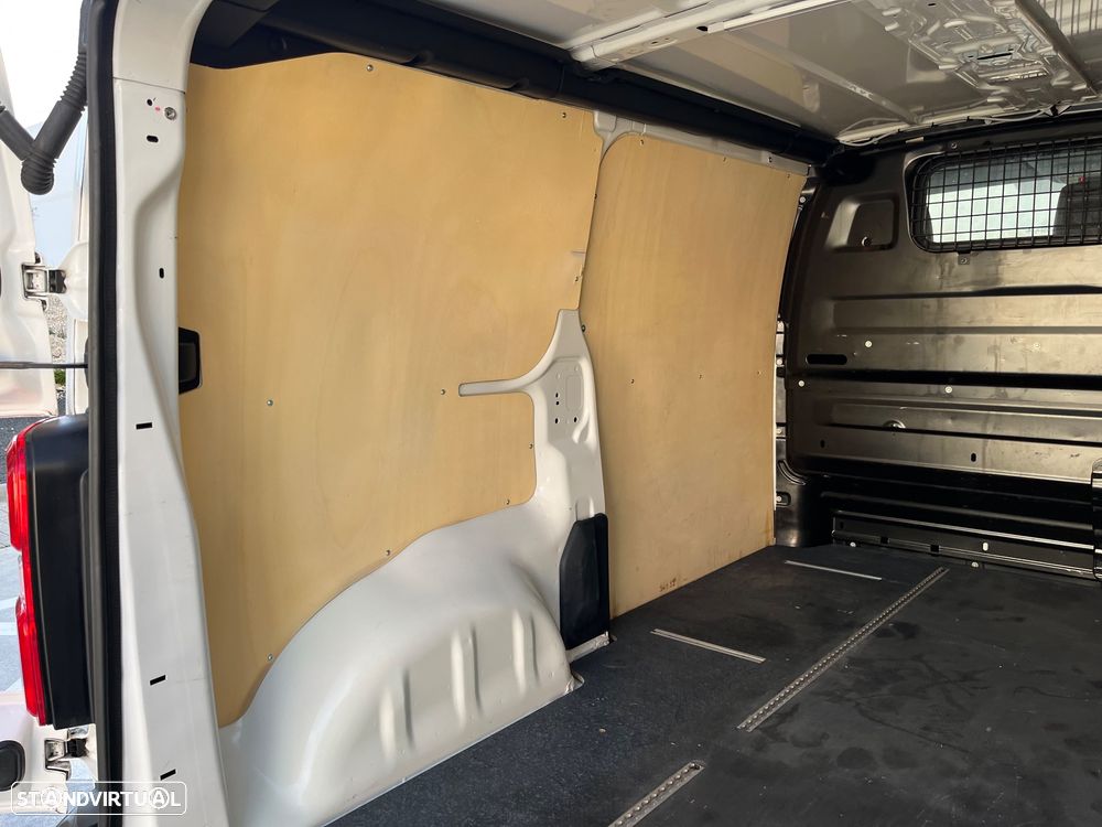 Opel Vivaro 2.0 - 17