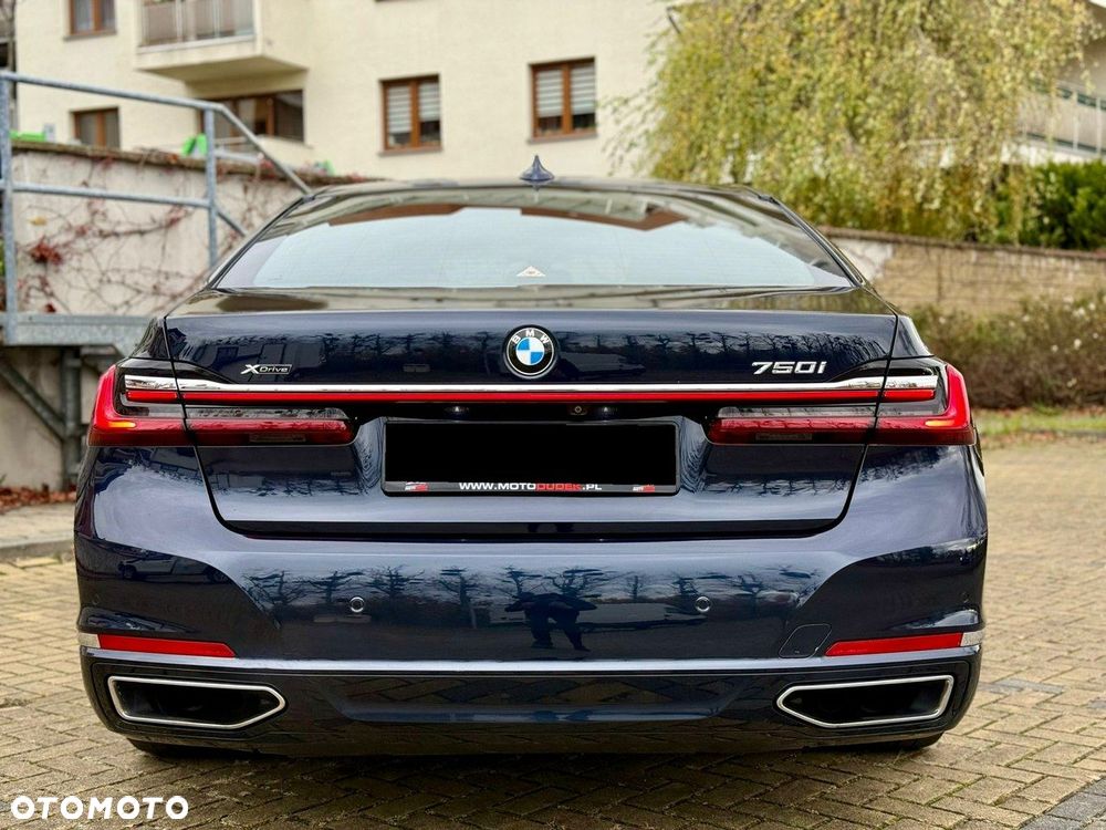 BMW Seria 7 750i xDrive sport - 13