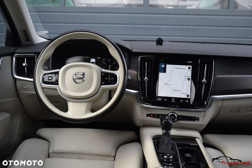 Volvo V90 Cross Country - 29