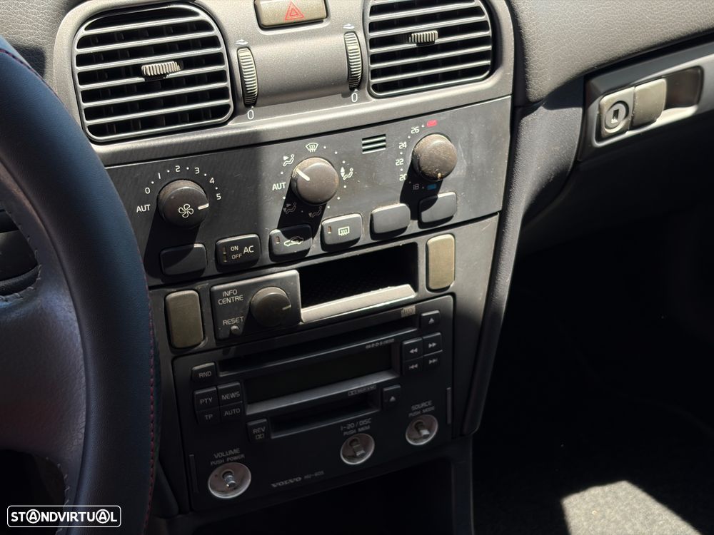 Volvo V40 1.6 Base - 19
