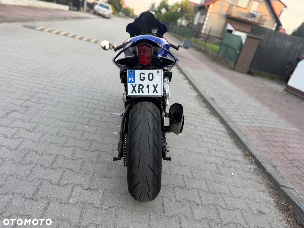 Yamaha R1 - 16