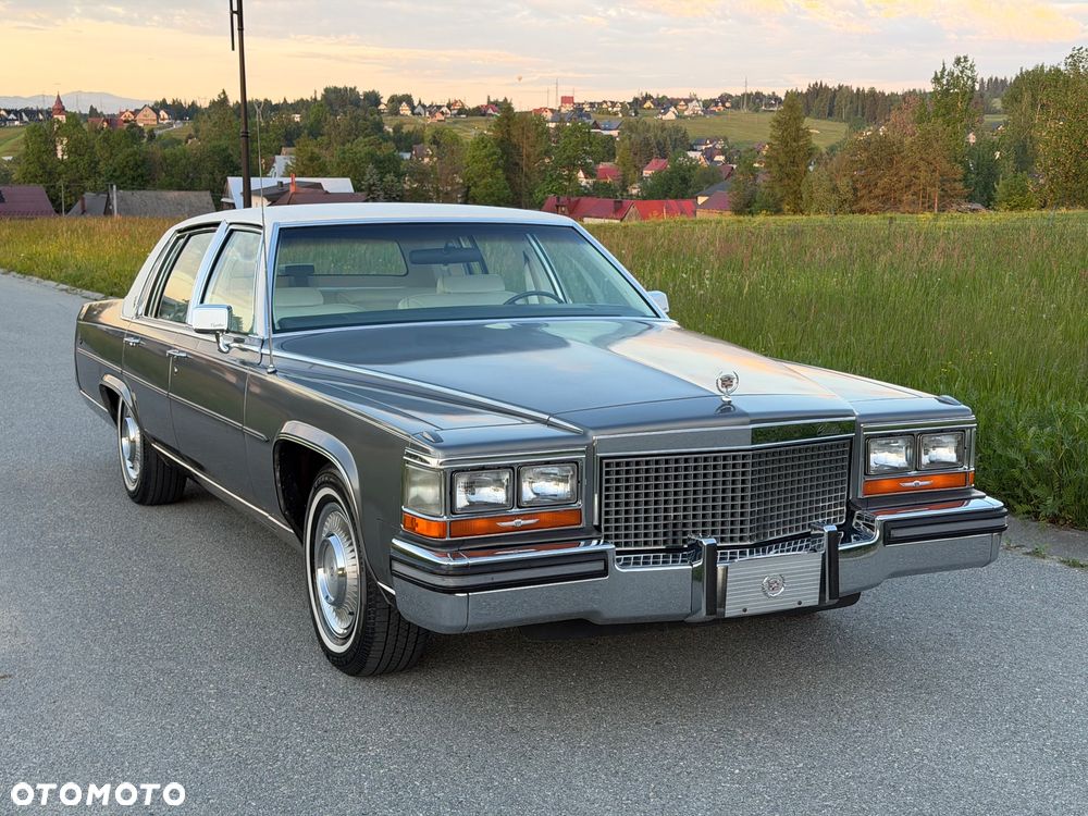Cadillac Brougham - 1