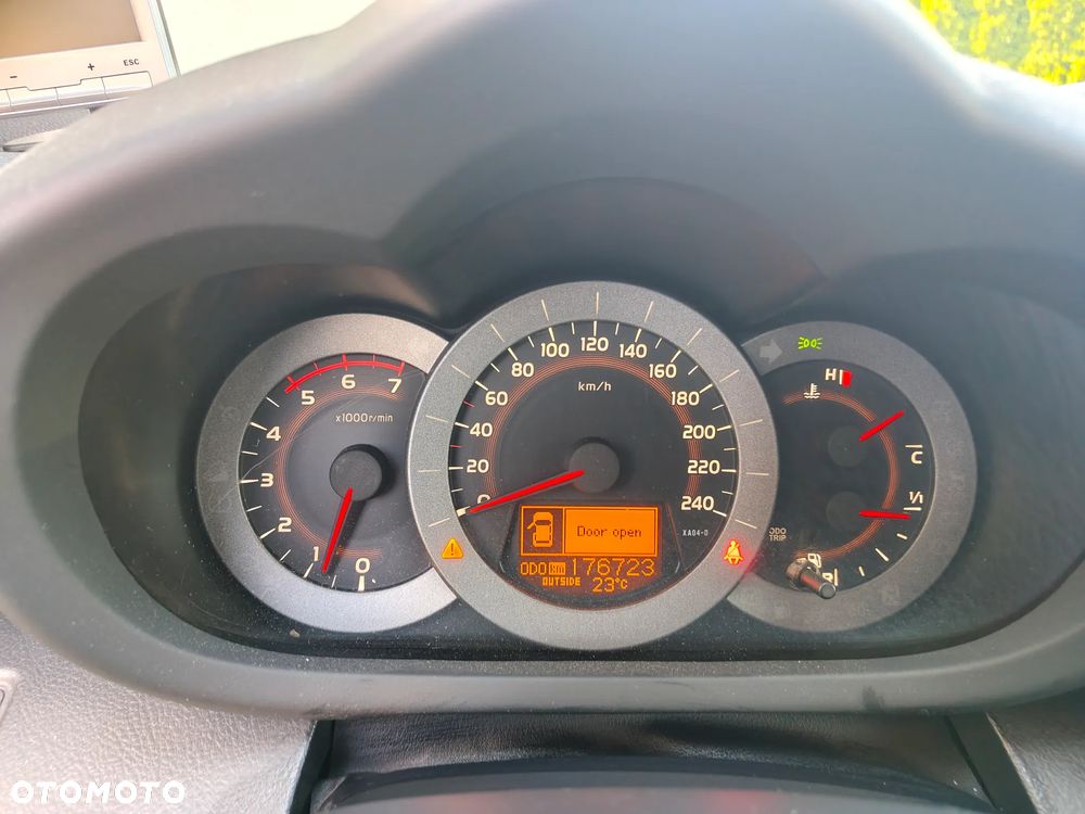 Toyota RAV4 2.2 D-4D Sol - 26
