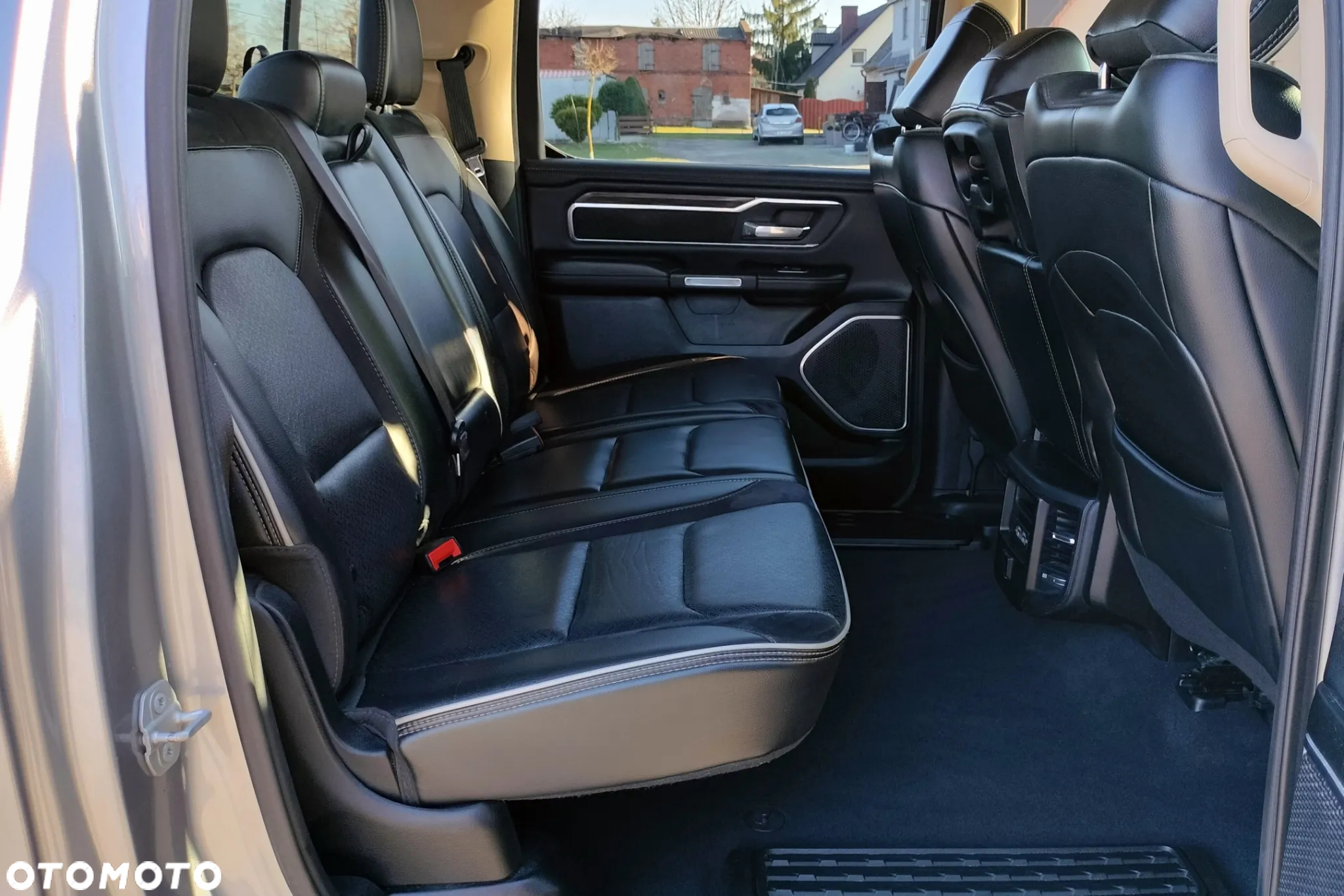 RAM 1500 Crew Cab Shortbed Laramie - 7