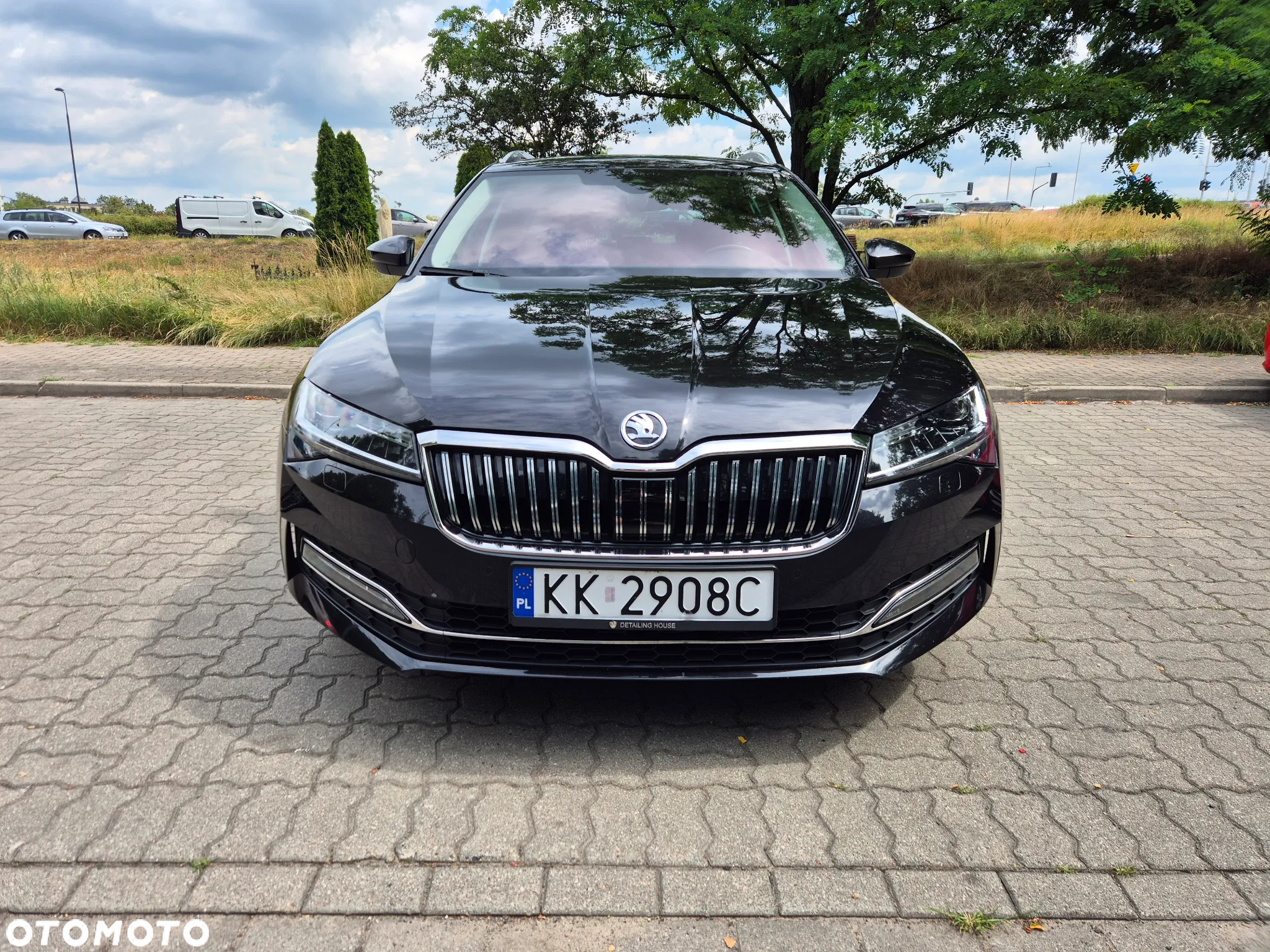 Skoda Superb 2.0 TDI L&K DSG - 2