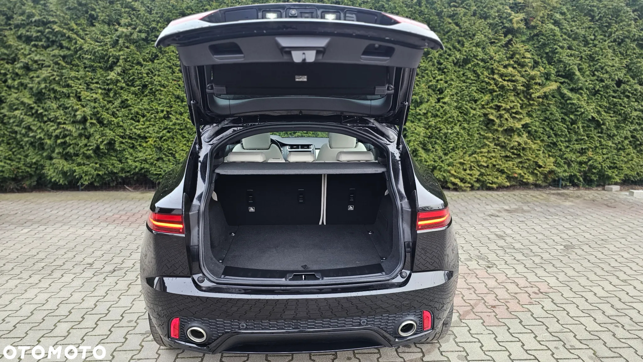 Jaguar E-Pace 2.0 i4D AWD R-Dynamic S - 31