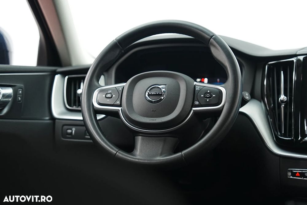 Volvo XC 60 B4 D AWD Geartronic Momentum Pro - 22