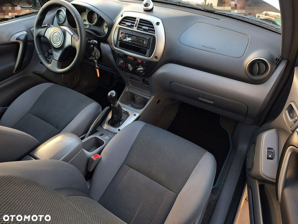 Toyota RAV4 - 9