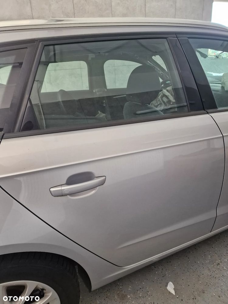 Drzwi  prawy  tył  audi  A3  8V  sportback w kolorze  LZ7G - 1