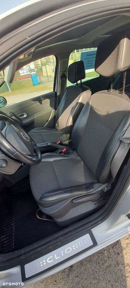 Renault Clio 1.6 16V Dwudziestka - 14
