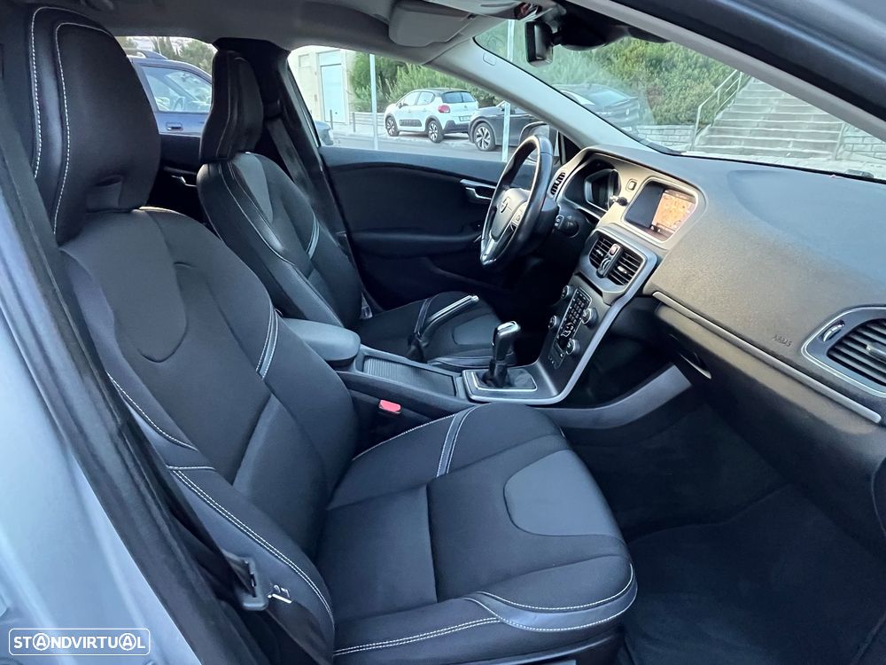 Volvo V40 2.0 D3 Momentum - 26