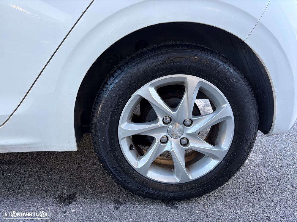 Peugeot 208 - 16
