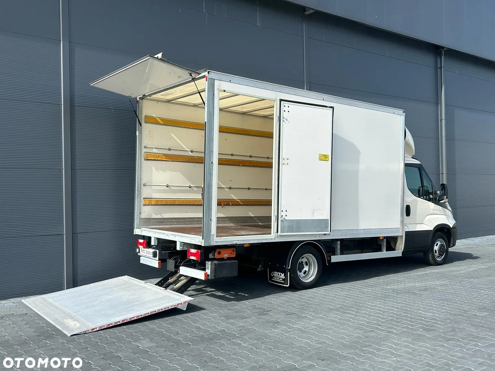 Iveco Daily 35C18 40C18 3.0 HPI Hi-Matic Kontener 8 palet + winda 750kg + drzwi boczne **Climatronic**Sprowadzony**2019R** - 5