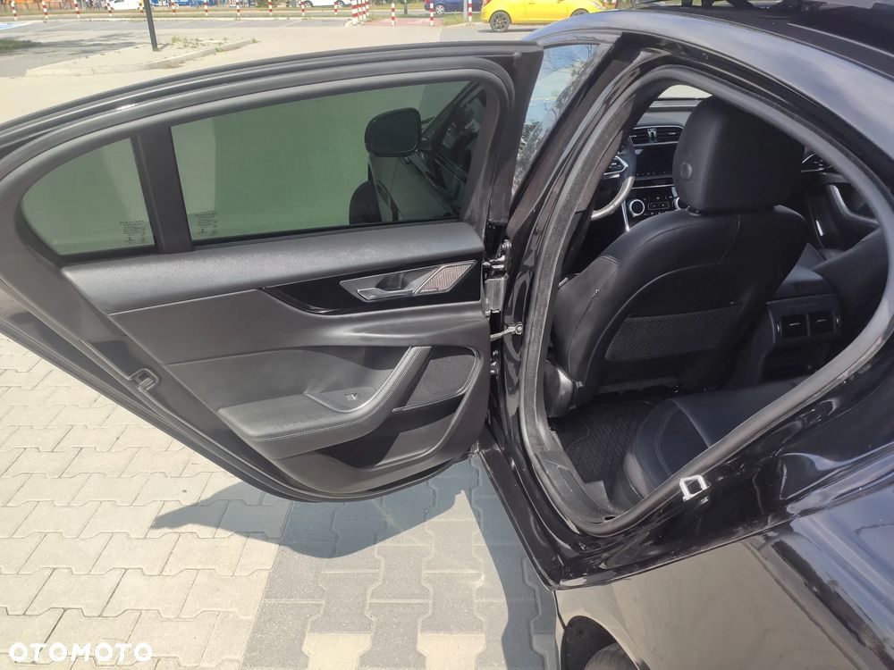 Jaguar XE P250 S - 22