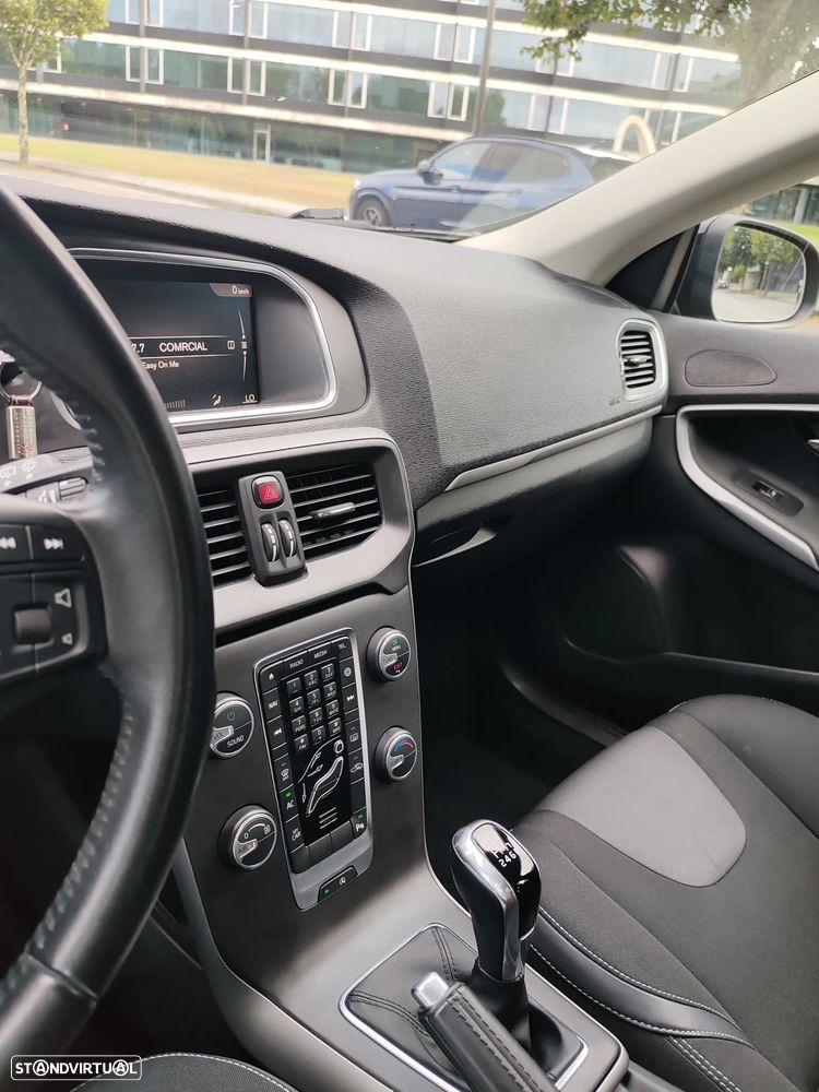 Volvo V40 2.0 D3 Momentum - 4