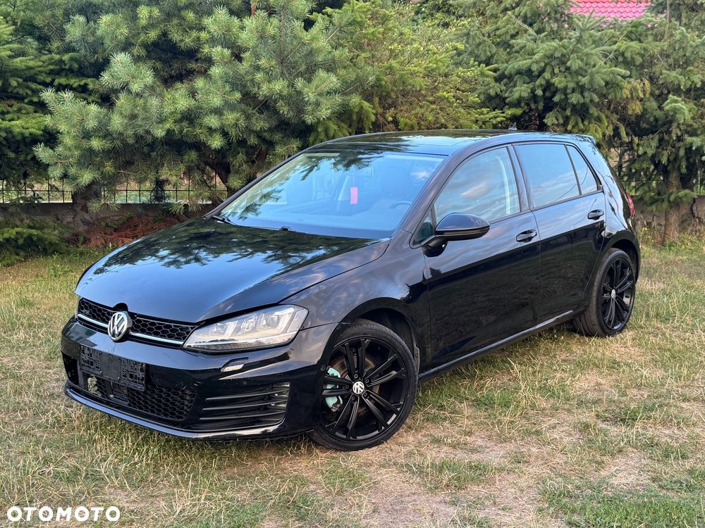 Volkswagen Golf - 1
