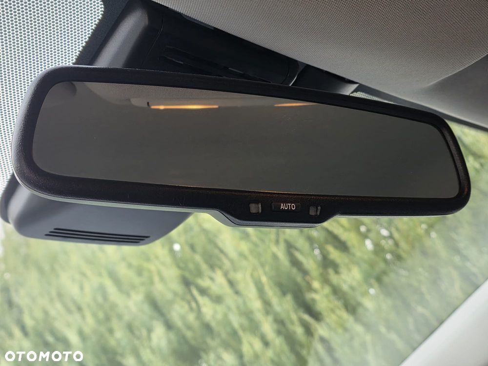 Toyota Avensis 1.8 Premium MS - 27