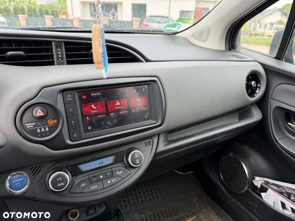 Toyota Yaris Hybrid 100 Life - 10
