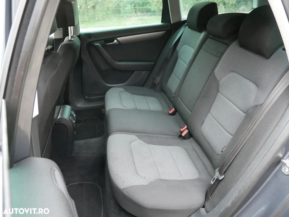 Volkswagen Passat - 16
