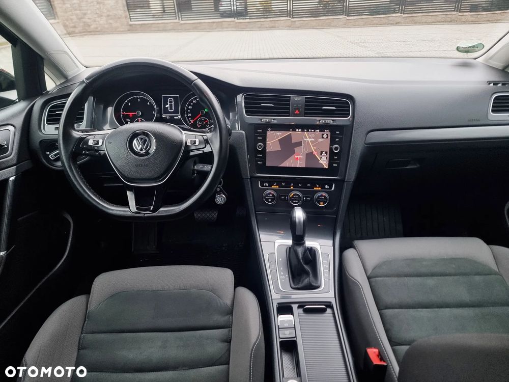Volkswagen Golf VIII 2.0 TDI R-Line DSG - 12