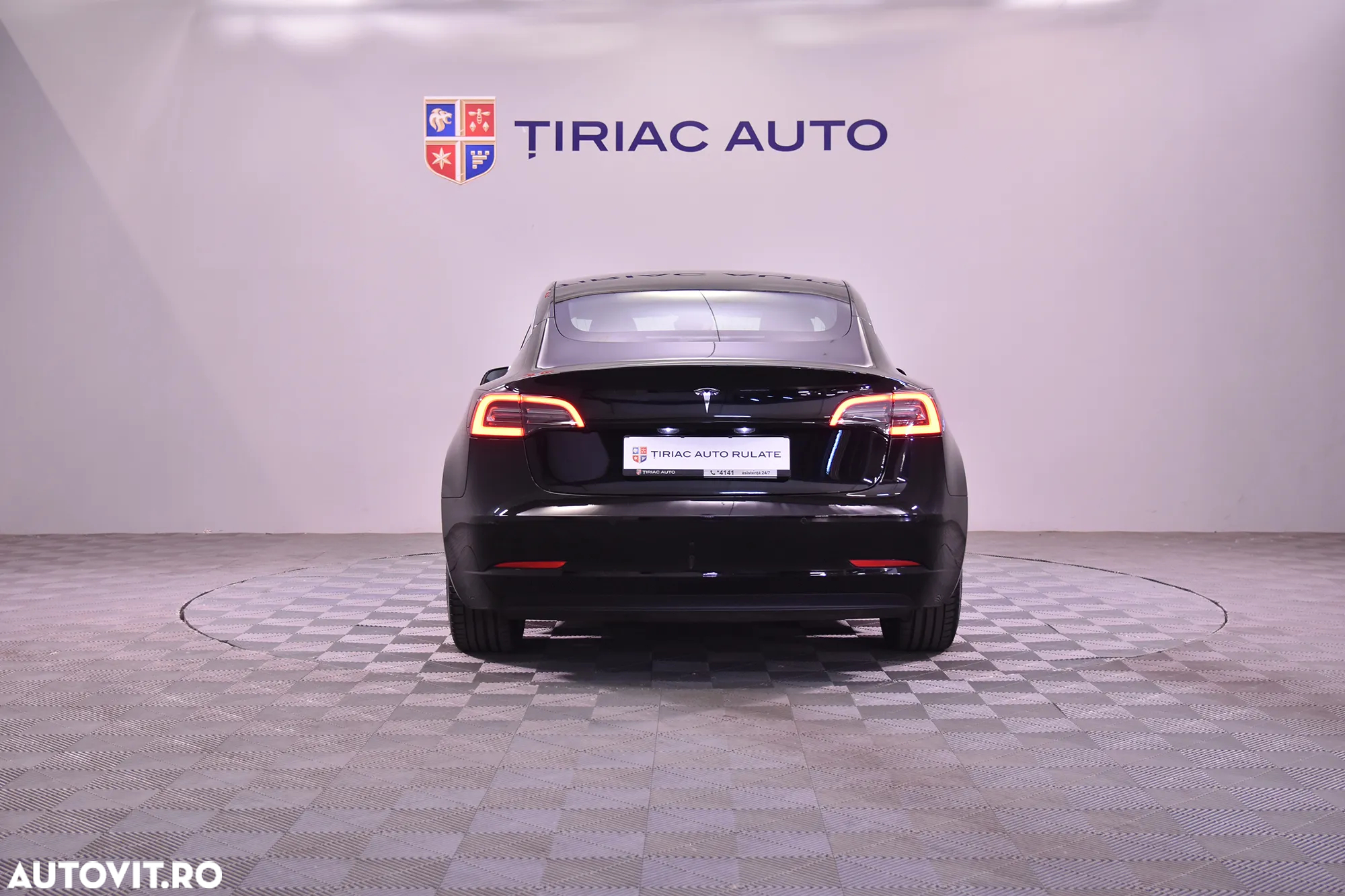 Tesla Model 3 - 4