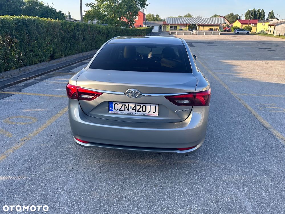 Toyota Avensis 1.8 Premium MS - 12