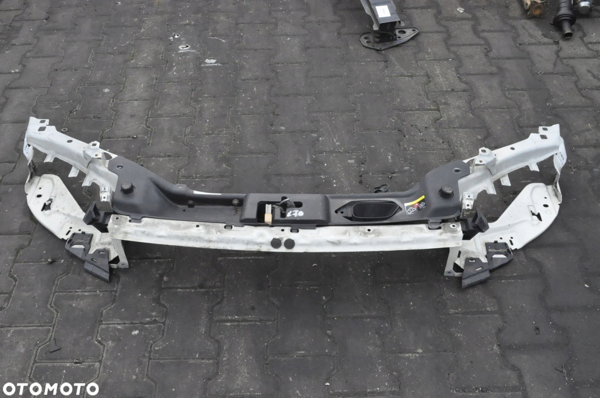 VOLVO C70 II PAS PRZEDNI WZMOCNIENIE - 1