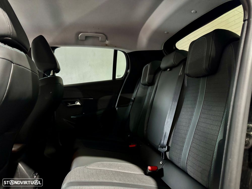 Peugeot 208 1.2 PureTech Allure - 17