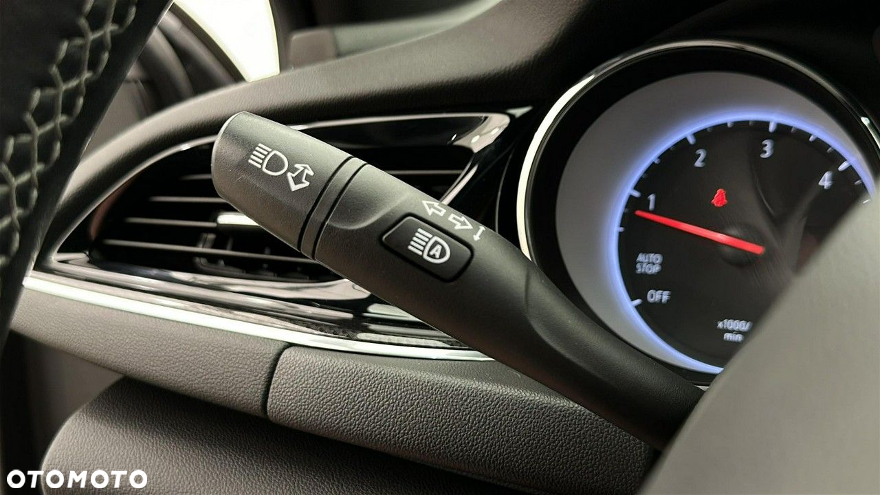 Opel Insignia 2.0 CDTI Elegance S&S - 26