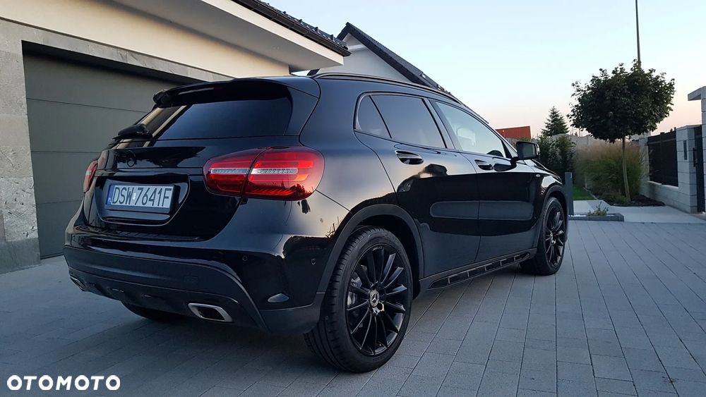Mercedes-Benz GLA 180 7G-DCT AMG Line - 17