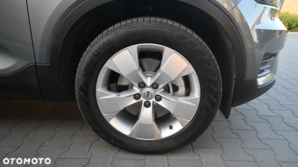 Volvo XC 40 D4 AWD Momentum (Intro Edition) - 17