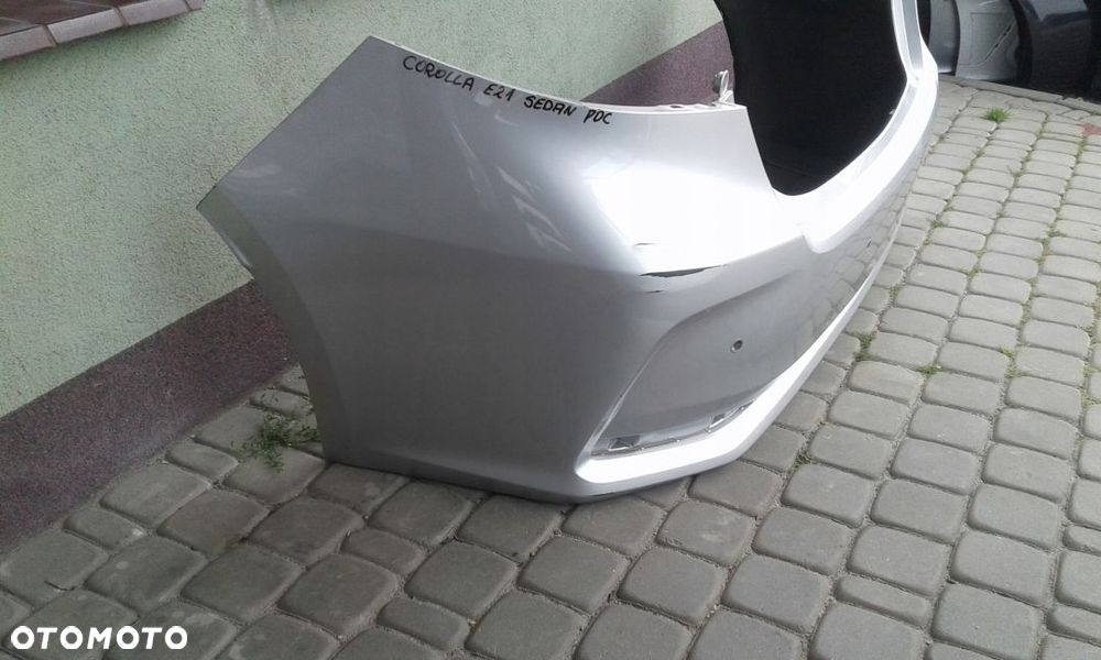 TOYOTA COROLLA E21 SEDAN 19 ZDERZAK TYŁ PDC - 2
