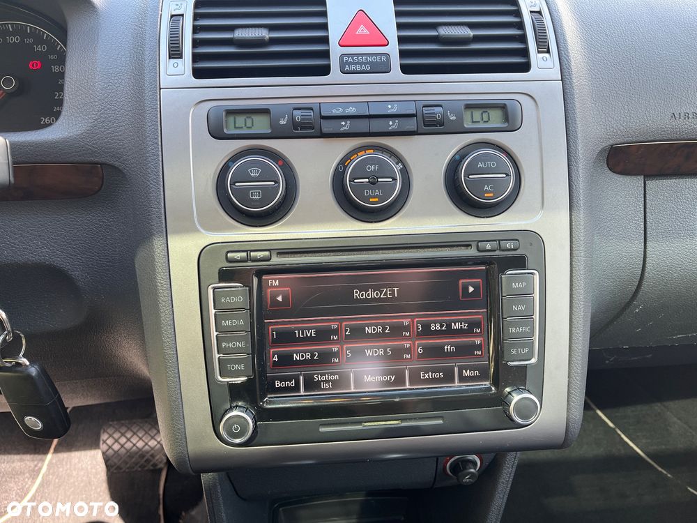Volkswagen Touran 2.0 TDI DPF DSG Cross - 13