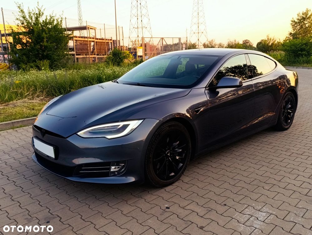 Tesla Model S - 2