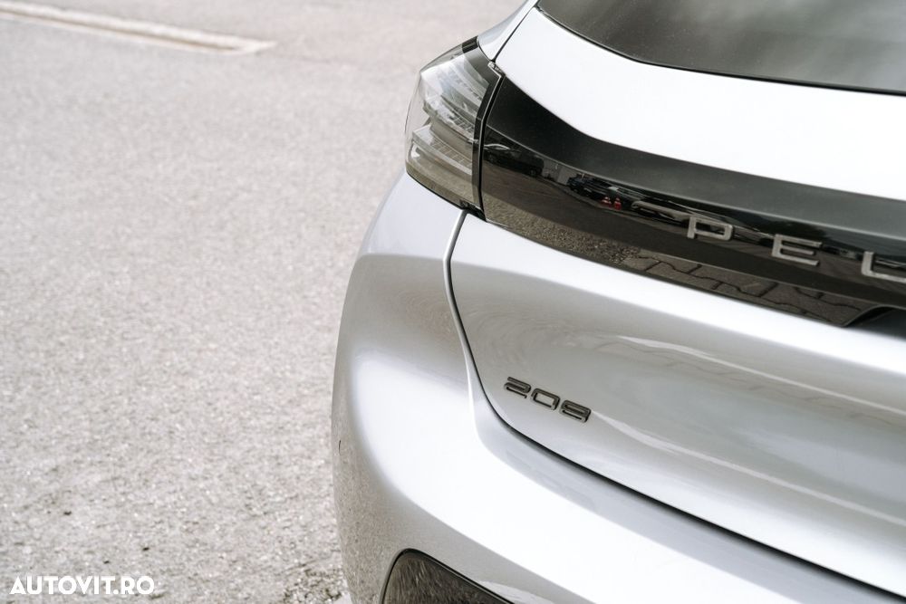 Peugeot 208 - 10