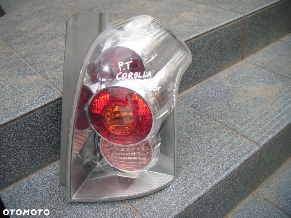 toyota corolla verso 05r  lampa prawy tył - 1