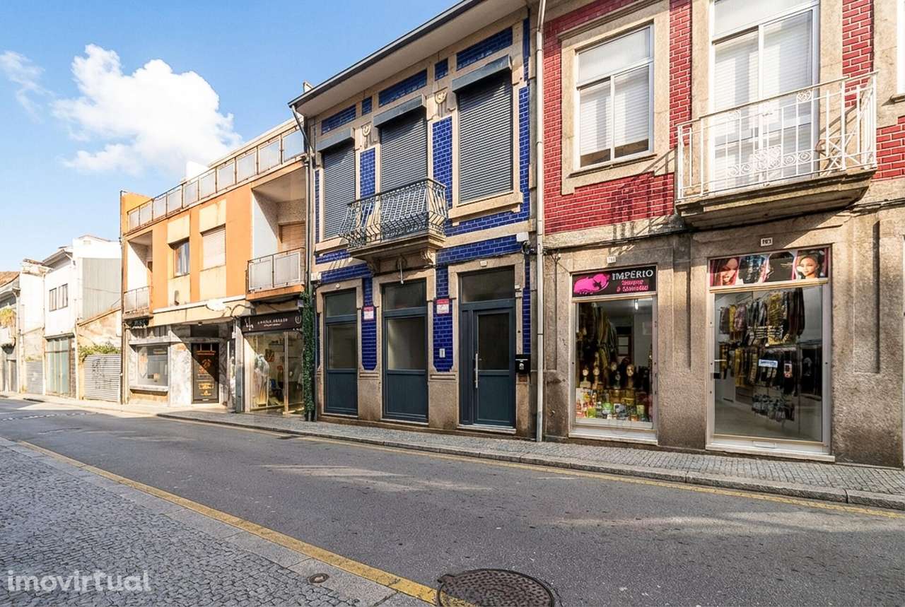 Moradia T4+1 com jardim junto à Areosa - Grande imagem: 2/27