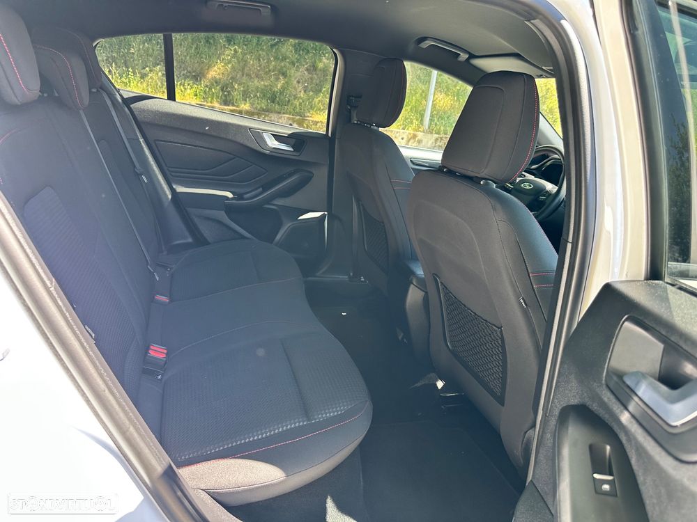 Ford Focus 1.0 EcoBoost S&S ST-LINE - 34