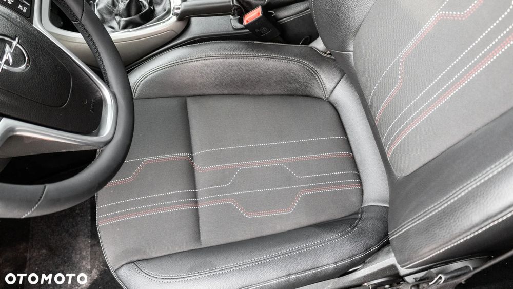 Opel Astra IV 1.4 T Cosmo EU6 - 15