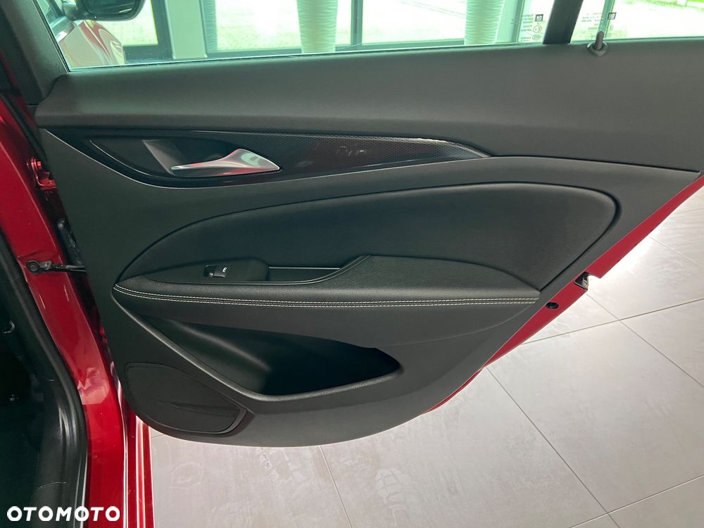 Opel Insignia - 32