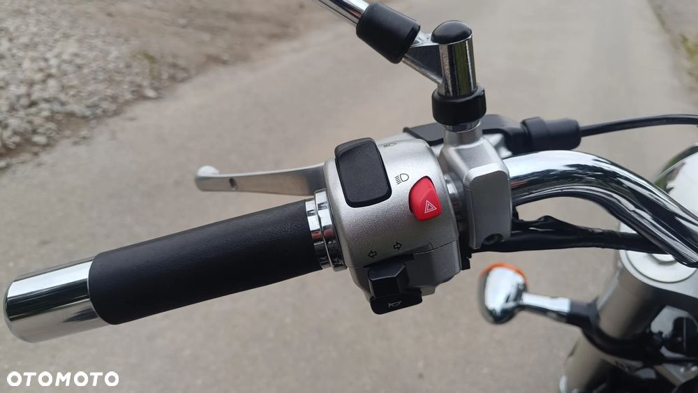 Suzuki Intruder - 22