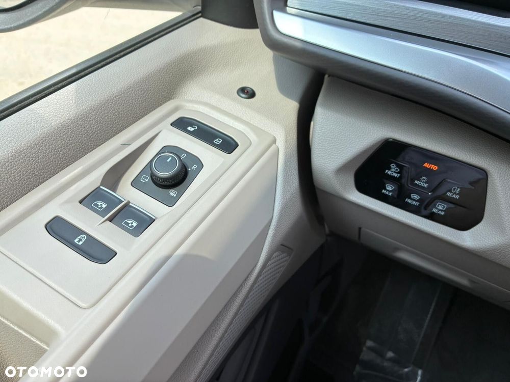 Volkswagen Multivan 2.0 TDI L2 Edition DSG - 30