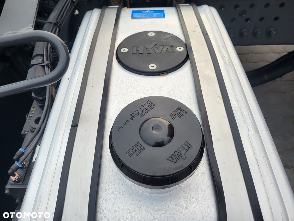 Mercedes-Benz 1851 - 28