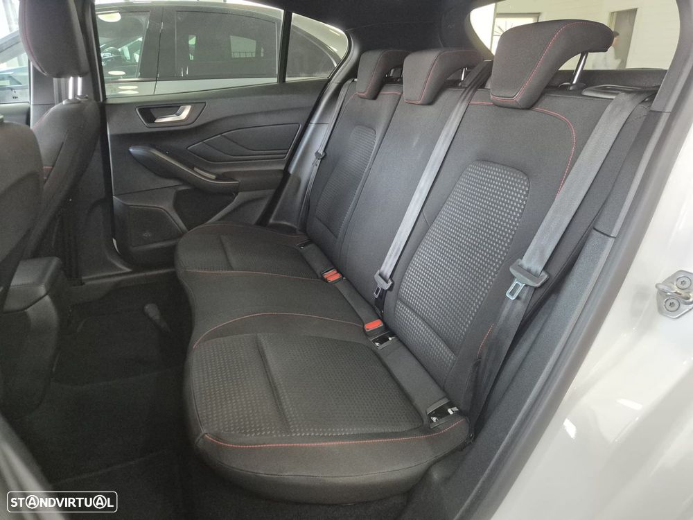 Ford Focus 1.0 EcoBoost MHEV ST-Line - 13